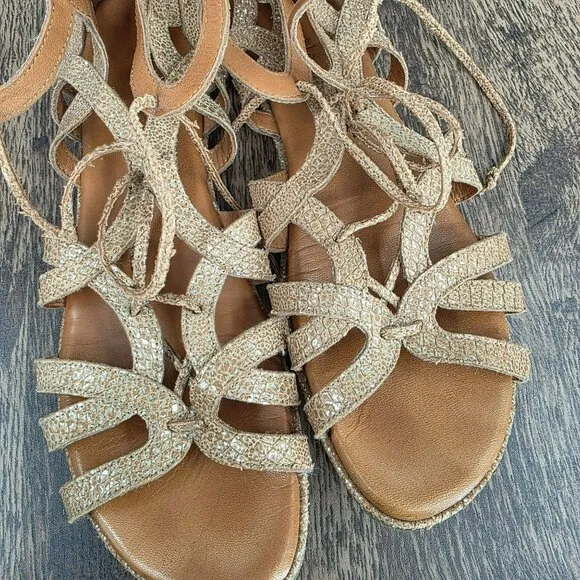 Gentle Souls Kenneth Cole Break My Heart Sandals 8.5 M Gold Leather Gladiator