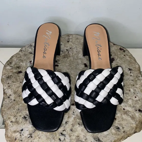 Gigi Leather Block Heel Square Toe Slip On Black/White Matisse Sandals-Sz 6-NWOB
