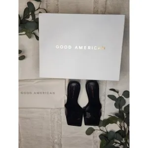 Good American Block Heel Slide Sandal in Black