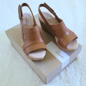 ✨️HP✨️ Clarks Annadel Ivory TAN Sandals - NIB