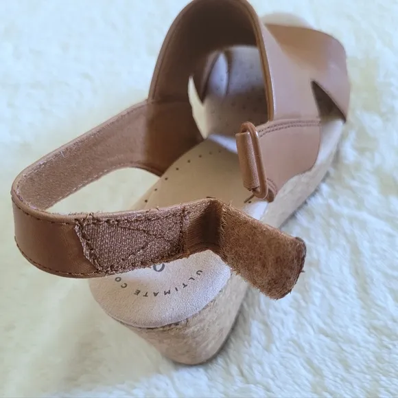 ✨️HP✨️ Clarks Annadel Ivory TAN Sandals - NIB