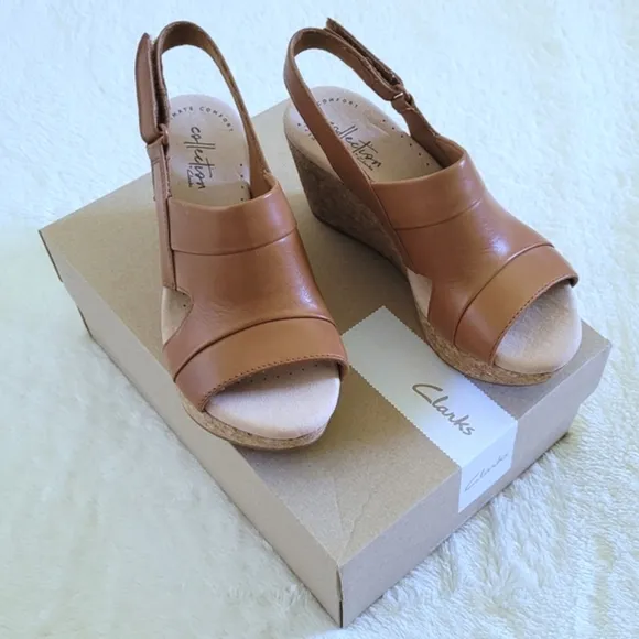✨️HP✨️ Clarks Annadel Ivory TAN Sandals - NIB