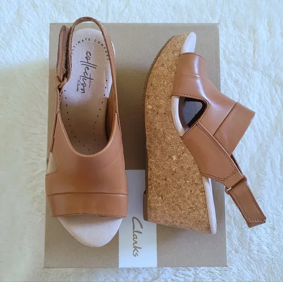 ✨️HP✨️ Clarks Annadel Ivory TAN Sandals - NIB