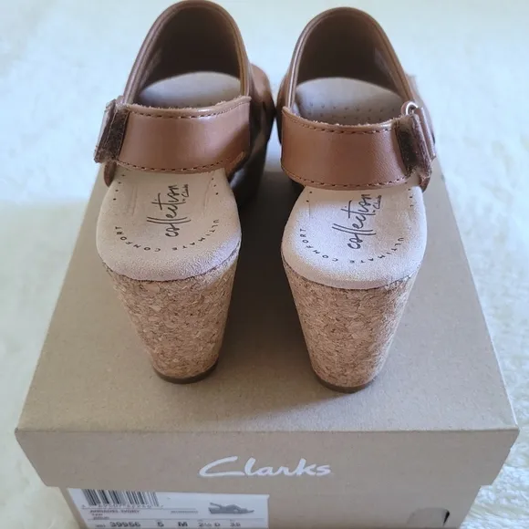 ✨️HP✨️ Clarks Annadel Ivory TAN Sandals - NIB