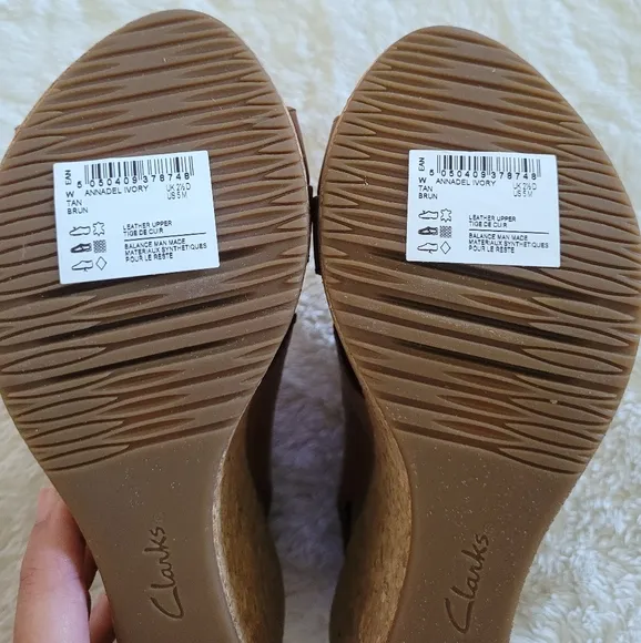 ✨️HP✨️ Clarks Annadel Ivory TAN Sandals - NIB