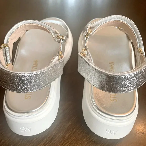 💫HP‼️💫 NIB STUART WEITZMAN “Zoelie” Platform Sandals in Metallic Slvr/Wht, 8.5