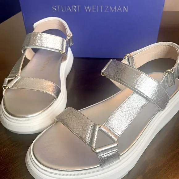 💫HP‼️💫 NIB STUART WEITZMAN “Zoelie” Platform Sandals in Metallic Slvr/Wht, 8.5