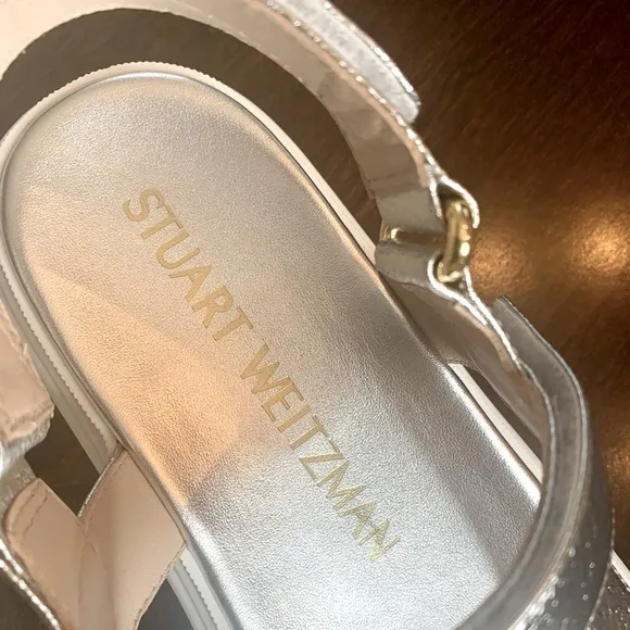 💫HP‼️💫 NIB STUART WEITZMAN “Zoelie” Platform Sandals in Metallic Slvr/Wht, 8.5