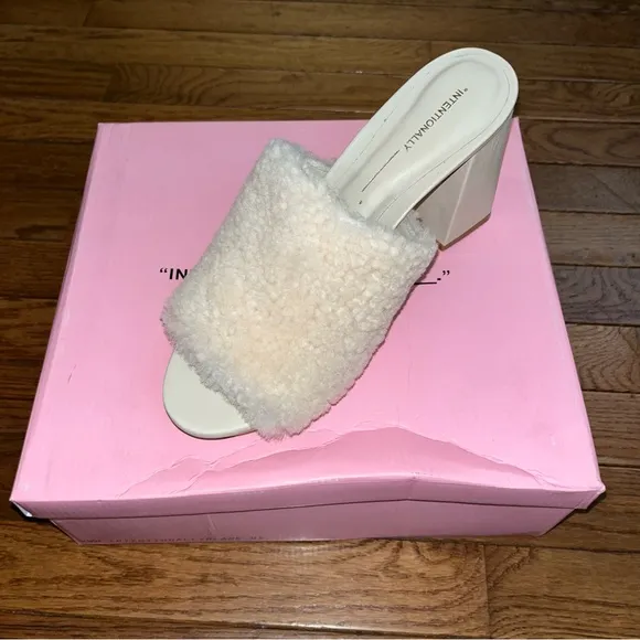 INTENTIONALLY BLANK Cream Tian Faux Shearling Slide Sandals Womens Size 10
