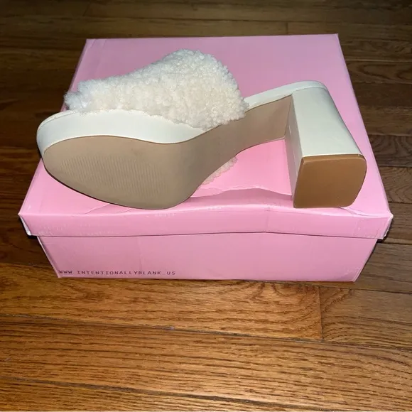 INTENTIONALLY BLANK Cream Tian Faux Shearling Slide Sandals Womens Size 10