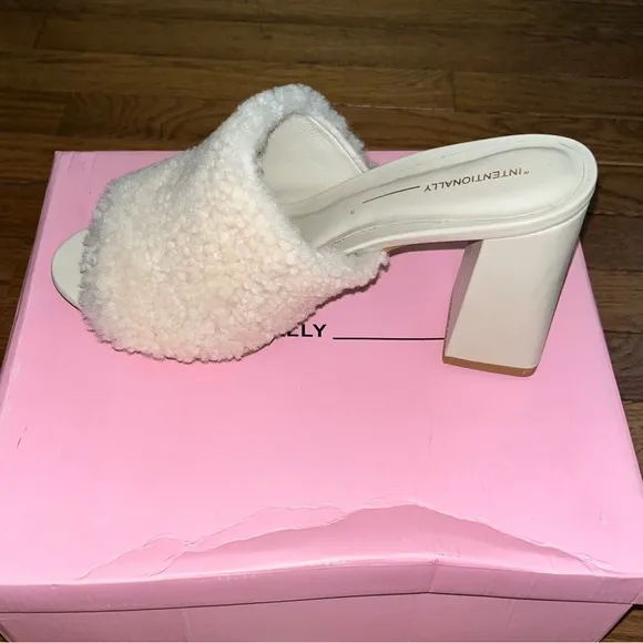 INTENTIONALLY BLANK Cream Tian Faux Shearling Slide Sandals Womens Size 10