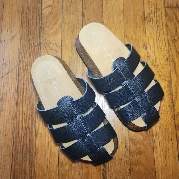 INTENTIONALLY BLANK Raft Fisherman Sandal