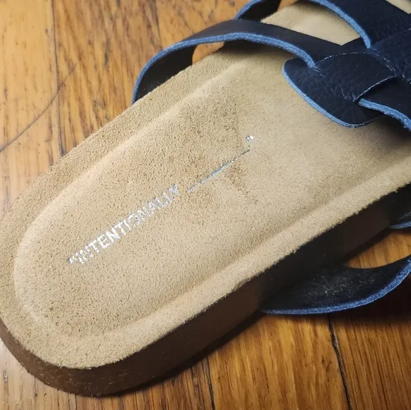 INTENTIONALLY BLANK Raft Fisherman Sandal