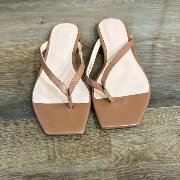 J Crew New Capri Thong sandals in leather Sz 9
