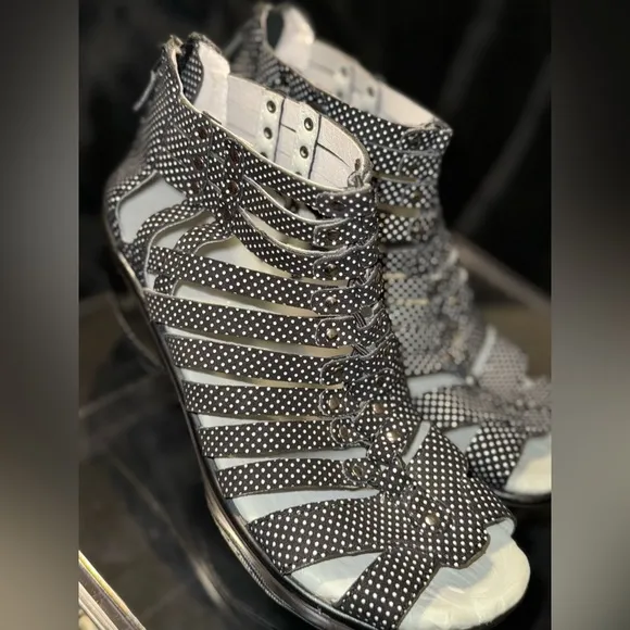 Jambu Black and White Sandals Modern Style