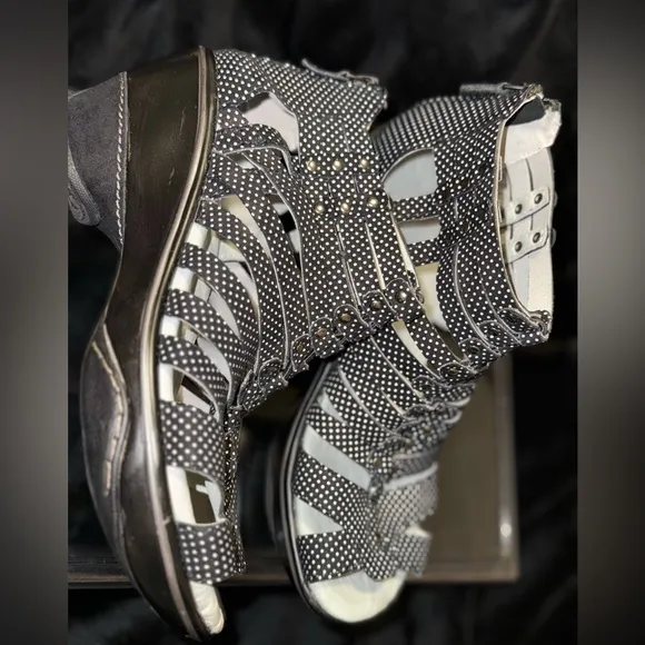 Jambu Black and White Sandals Modern Style
