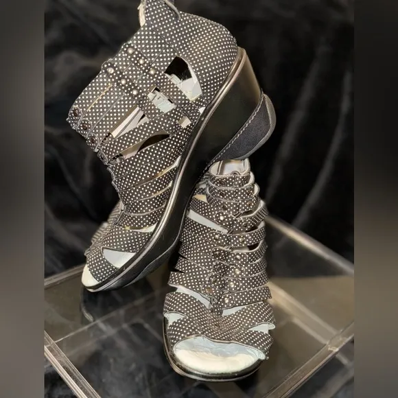 Jambu Black and White Sandals Modern Style