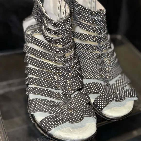 Jambu Black and White Sandals Modern Style