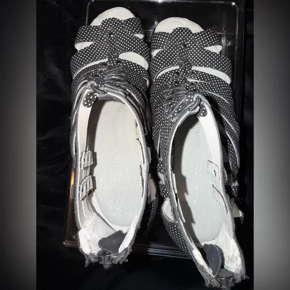 Jambu Black and White Sandals Modern Style