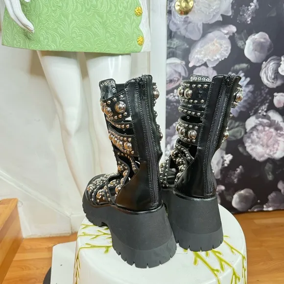 Jeffrey Campbell Black and Silver Gladiator Sandals/ size 8