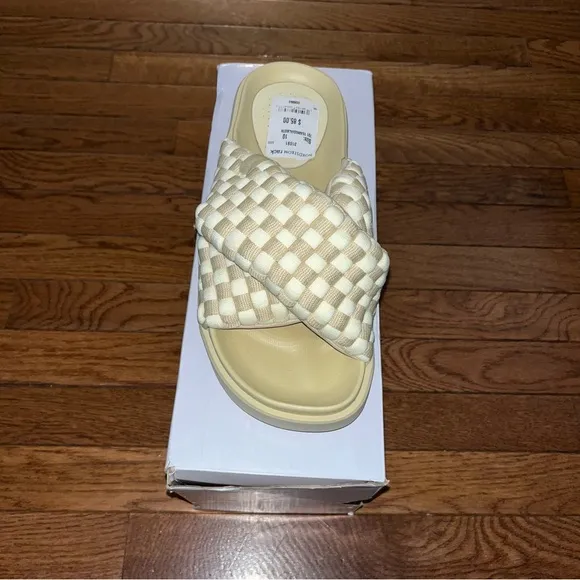 Jordan Sophia Crisscross Slide Sandals Team Gold Alabaster Women’s Size 10