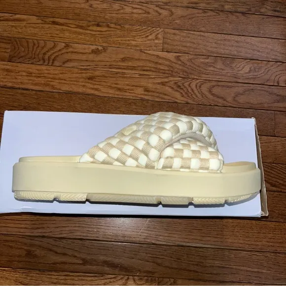 Jordan Sophia Crisscross Slide Sandals Team Gold Alabaster Women’s Size 10