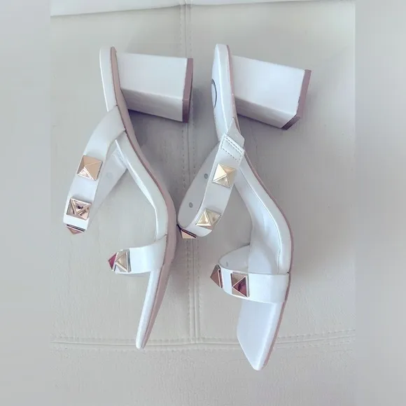 Journee Collection Kirian Ivory 2.5” Square  Heel Sandals 8.5 Elegant