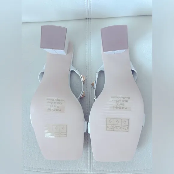 Journee Collection Kirian Ivory 2.5” Square  Heel Sandals 8.5 Elegant