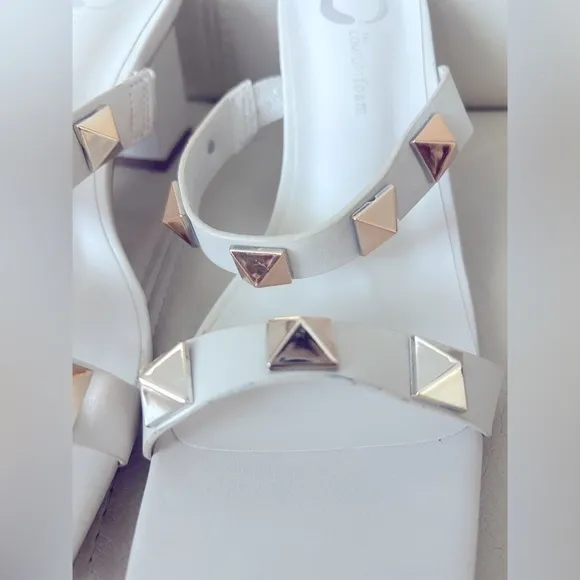 Journee Collection Kirian Ivory 2.5” Square  Heel Sandals 8.5 Elegant