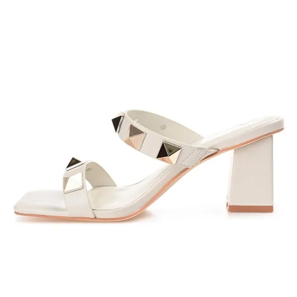 Journee Collection Kirian Ivory 2.5” Square  Heel Sandals 8.5 Elegant