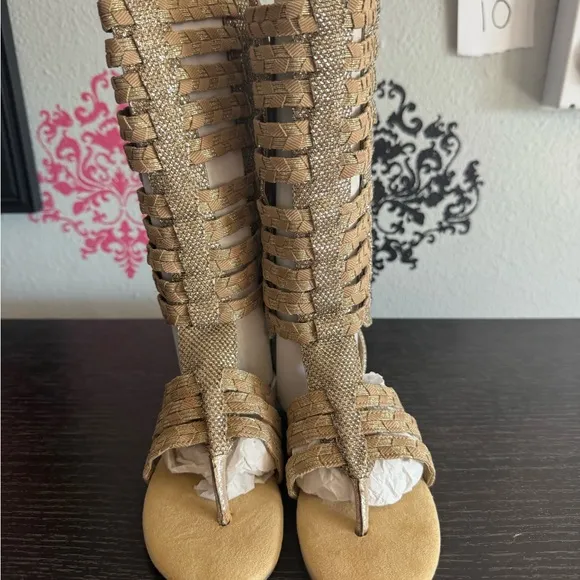 Joyfolie girls Bridgette gold gladiator sandals size 10T