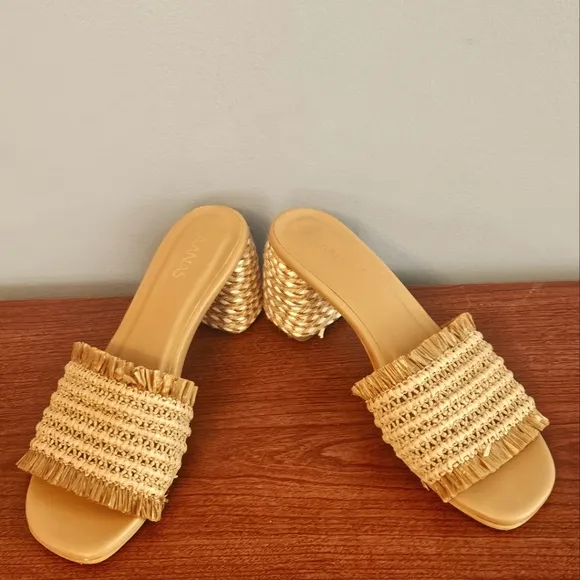 Kaanas  Brand Slip-on Sumatra Sandal Size 7 Tan 3” Heel EUC