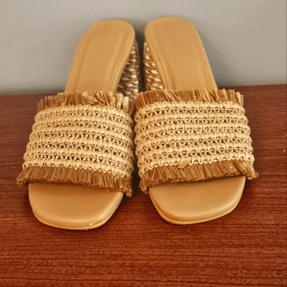 Kaanas  Brand Slip-on Sumatra Sandal Size 7 Tan 3” Heel EUC