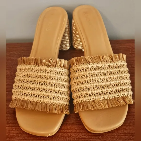 Kaanas  Brand Slip-on Sumatra Sandal Size 7 Tan 3” Heel EUC