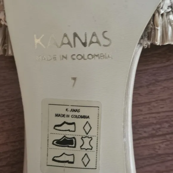 Kaanas  Brand Slip-on Sumatra Sandal Size 7 Tan 3” Heel EUC