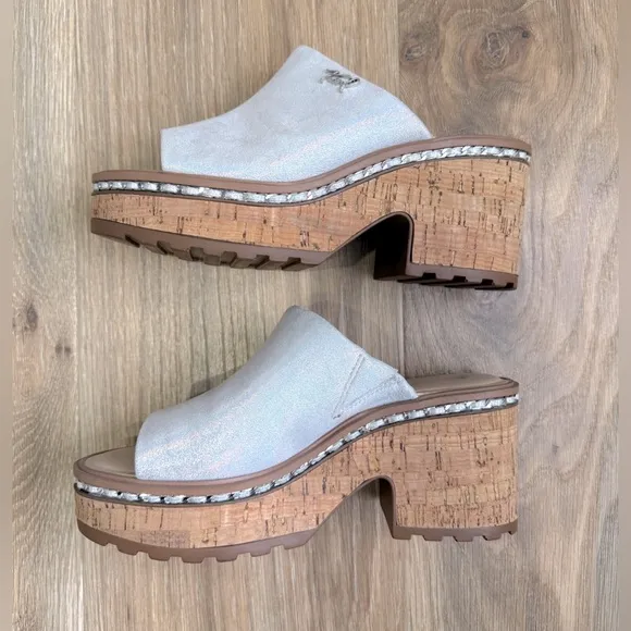 KARL LAGERFELD Women's Carita Iridescent Wedge Sandal Platform Size 7.5M - LNC