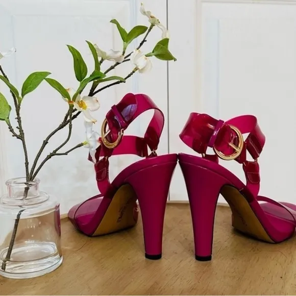KARL LAGERFELD ~ Women’s Paris translucent magenta colored heels size 8