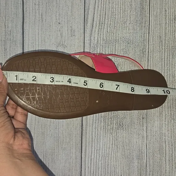Kate Spade Women's Cassandra Thong Sandals Pink w/ Gold Hardware Size 9