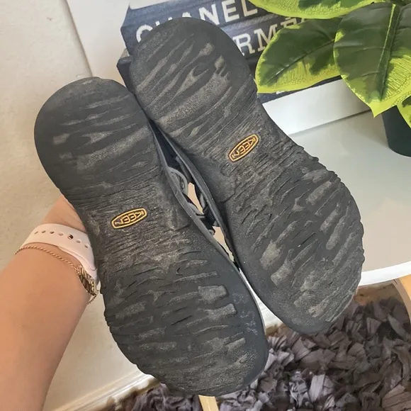 🖤Keen black sandals 🖤size 7