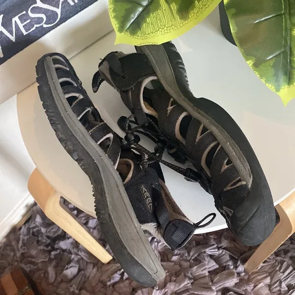 🖤Keen black sandals 🖤size 7