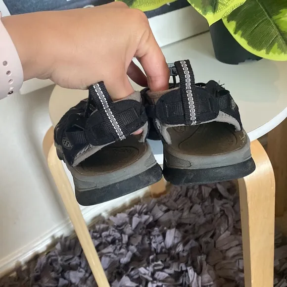 🖤Keen black sandals 🖤size 7