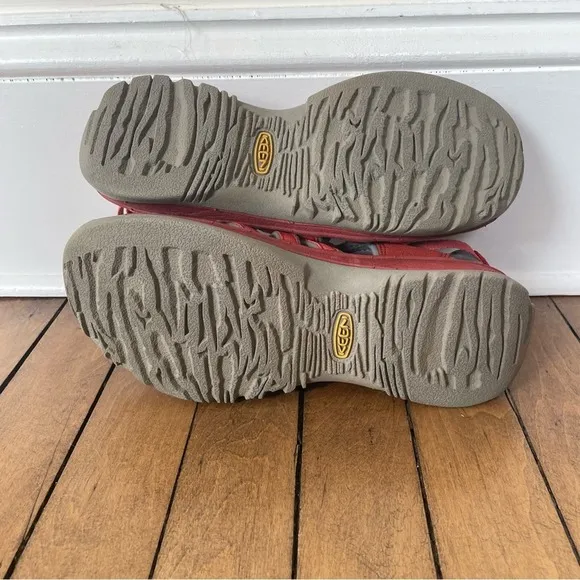 Keen Coral Orange Newport Water Sandals 7.5
