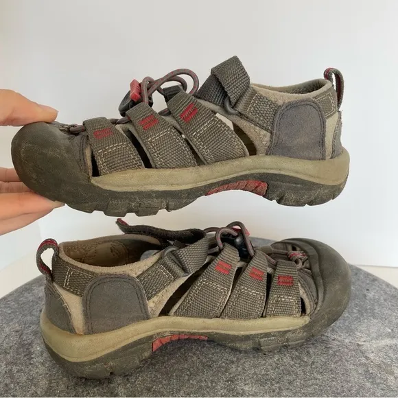 Keen Kids Newport Sandals Dark Grey And Red 13