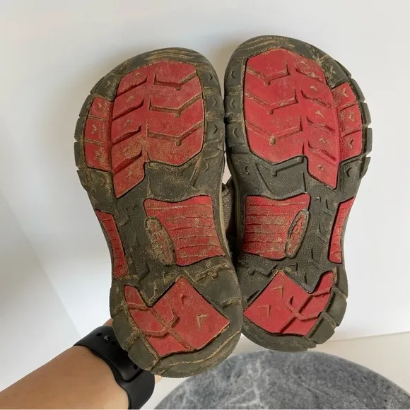 Keen Kids Newport Sandals Dark Grey And Red 13
