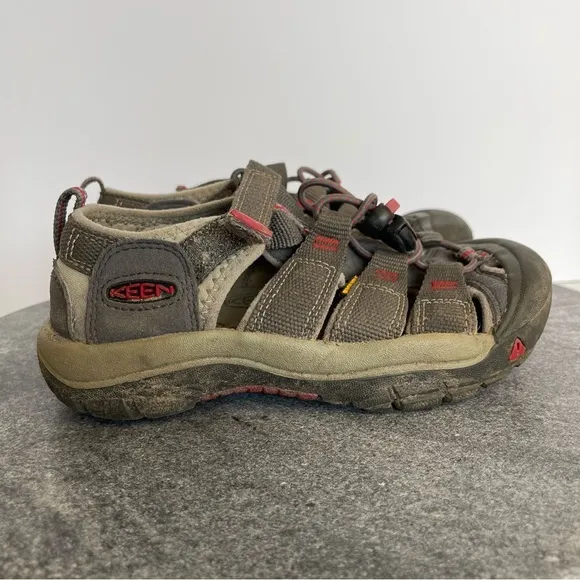 Keen Kids Newport Sandals Dark Grey And Red 13