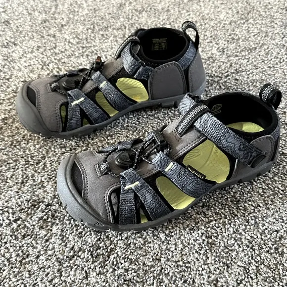 KEEN Kids' Seacamp II CNX Closed Toe Sandal - Size Youth 2 - New In Box