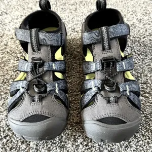 KEEN Kids' Seacamp II CNX Closed Toe Sandal - Size Youth 2 - New In Box