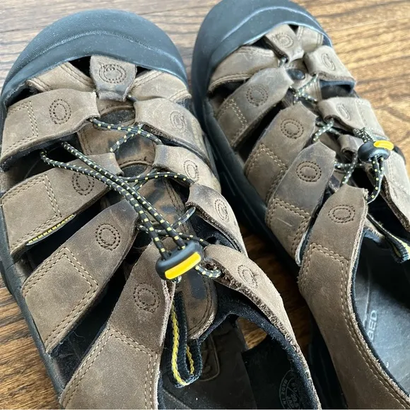 KEEN Men's Newport Leather Brown Sandals Shoe Closed Toe Hiking Bison 11.5 VGUC
