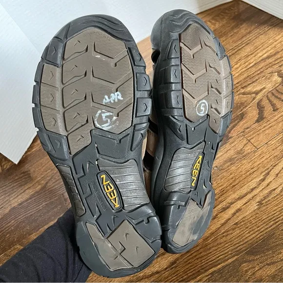 KEEN Men's Newport Leather Brown Sandals Shoe Closed Toe Hiking Bison 11.5 VGUC