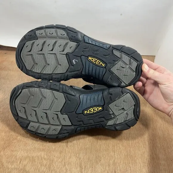 Keen Newport H2 Men Size 9.5 Bungee Cord Hiking Water Slingback Sandals